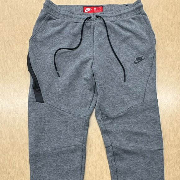 Nike tech sweatpants - Picture 1 of 5